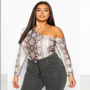 BooHoo Plus Size Asymmetric Snake Print Long Sleeve Bodysuit 20 in GREY